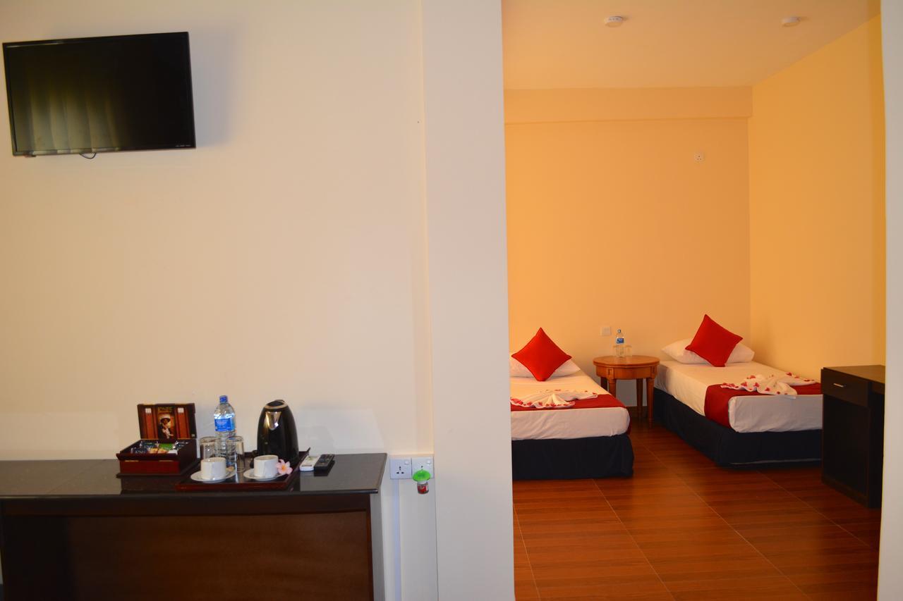 Waves By Tranquil Hotel Negombo Exterior foto