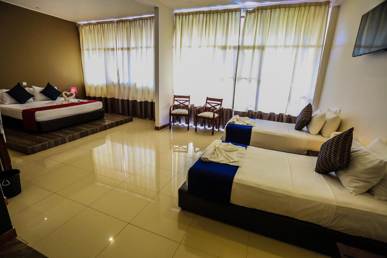Waves By Tranquil Hotel Negombo Exterior foto