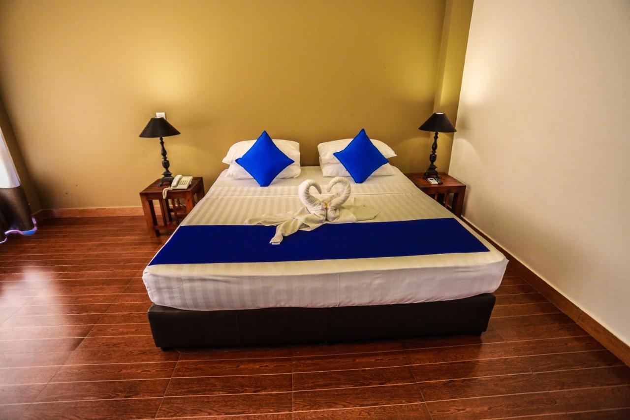 Waves By Tranquil Hotel Negombo Exterior foto