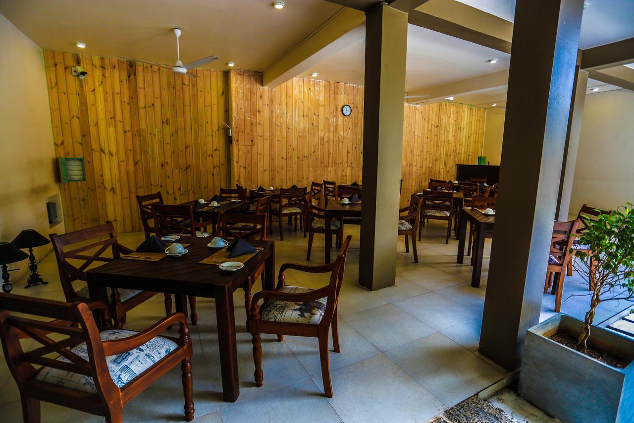 Waves By Tranquil Hotel Negombo Exterior foto