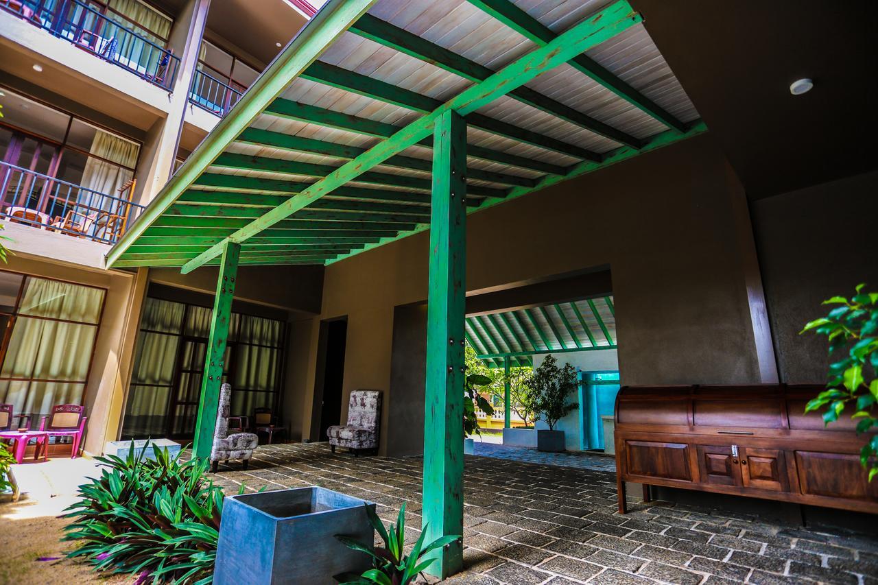 Waves By Tranquil Hotel Negombo Exterior foto