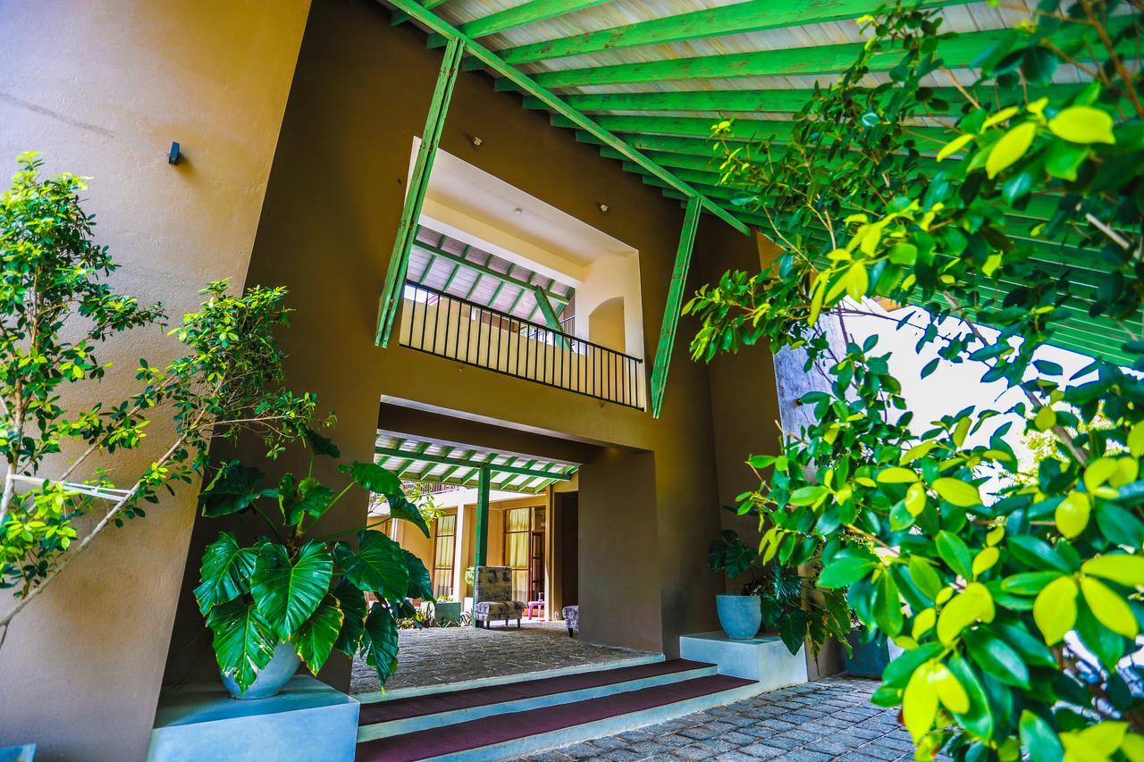 Waves By Tranquil Hotel Negombo Exterior foto