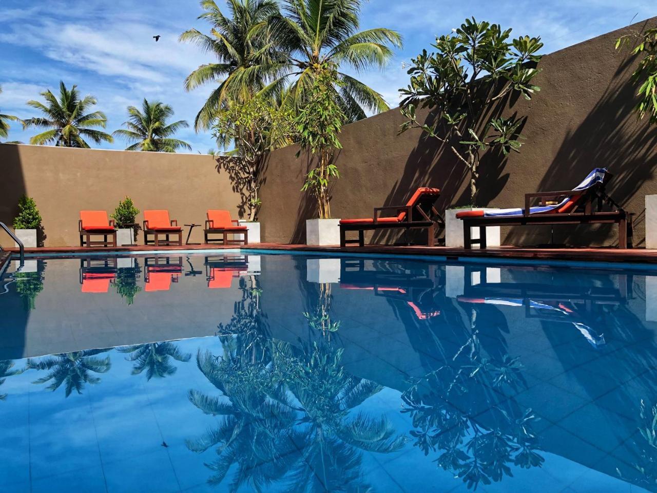 Waves By Tranquil Hotel Negombo Exterior foto