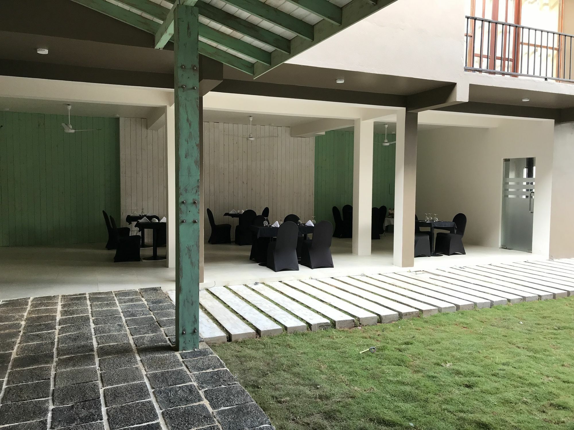 Waves By Tranquil Hotel Negombo Exterior foto
