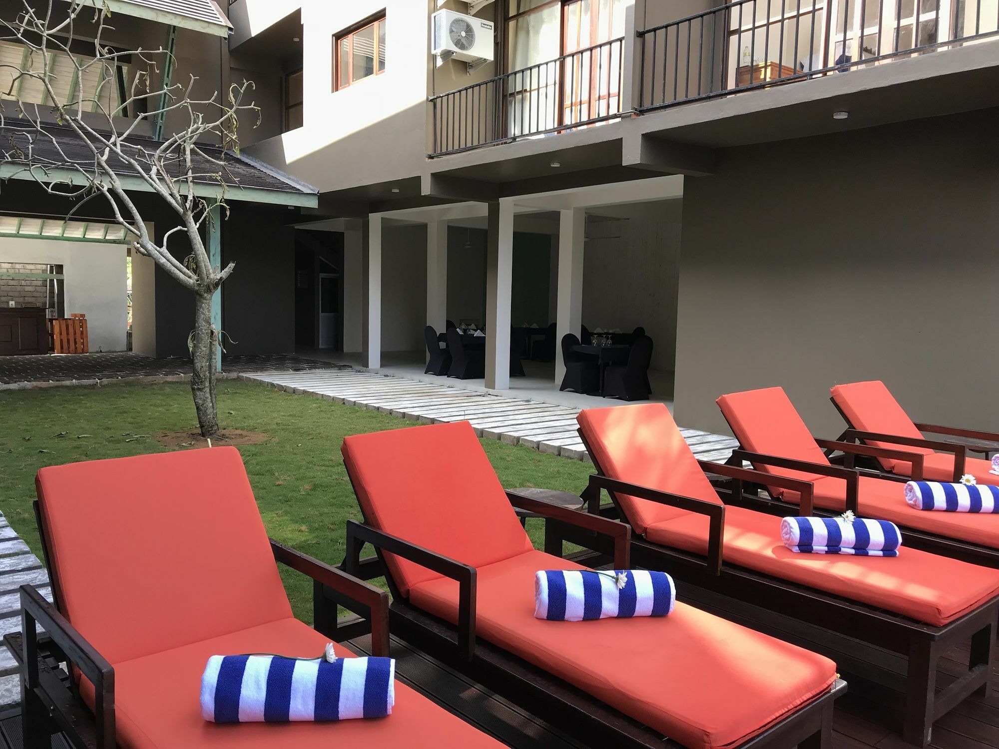 Waves By Tranquil Hotel Negombo Exterior foto