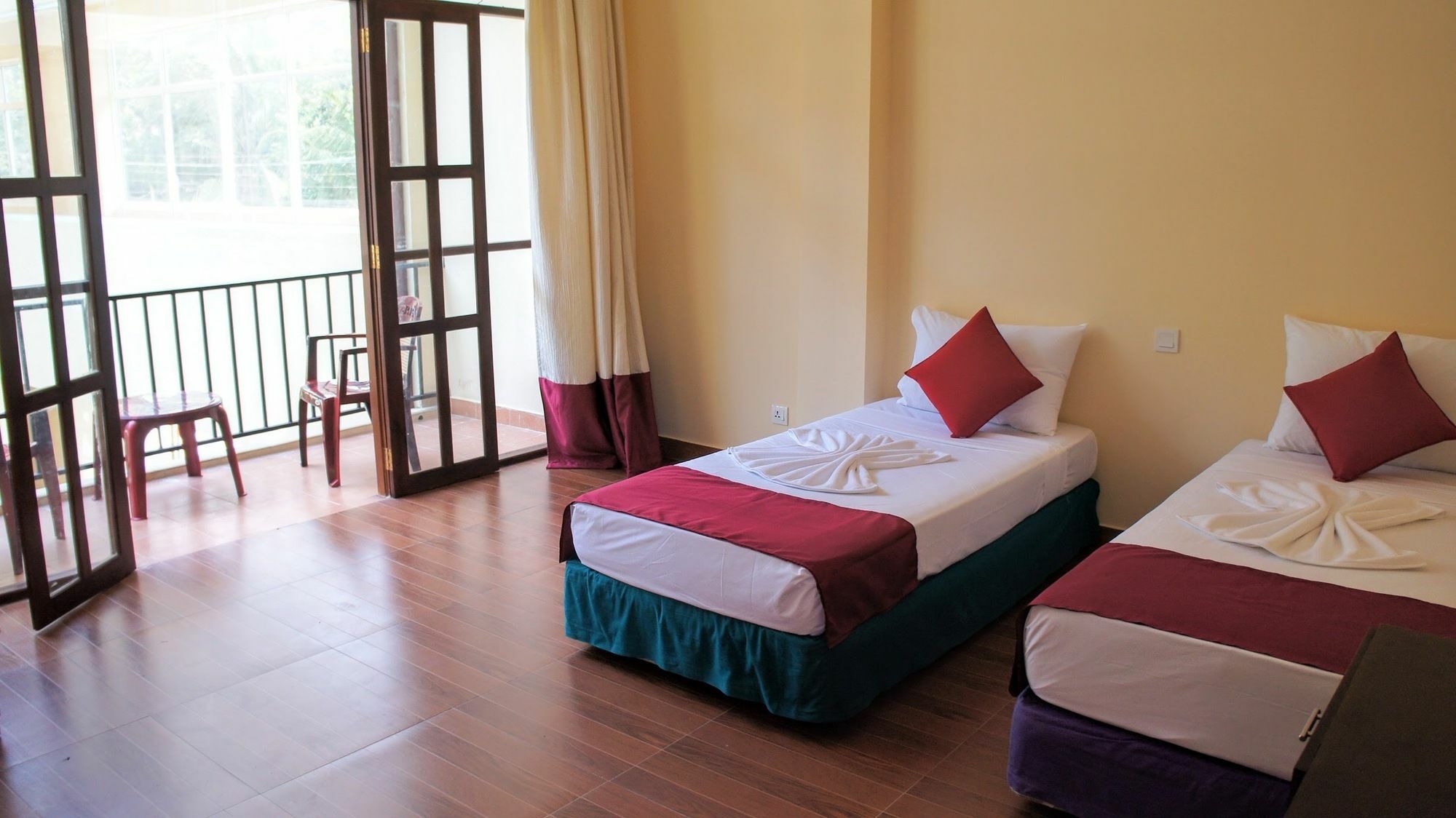 Waves By Tranquil Hotel Negombo Exterior foto