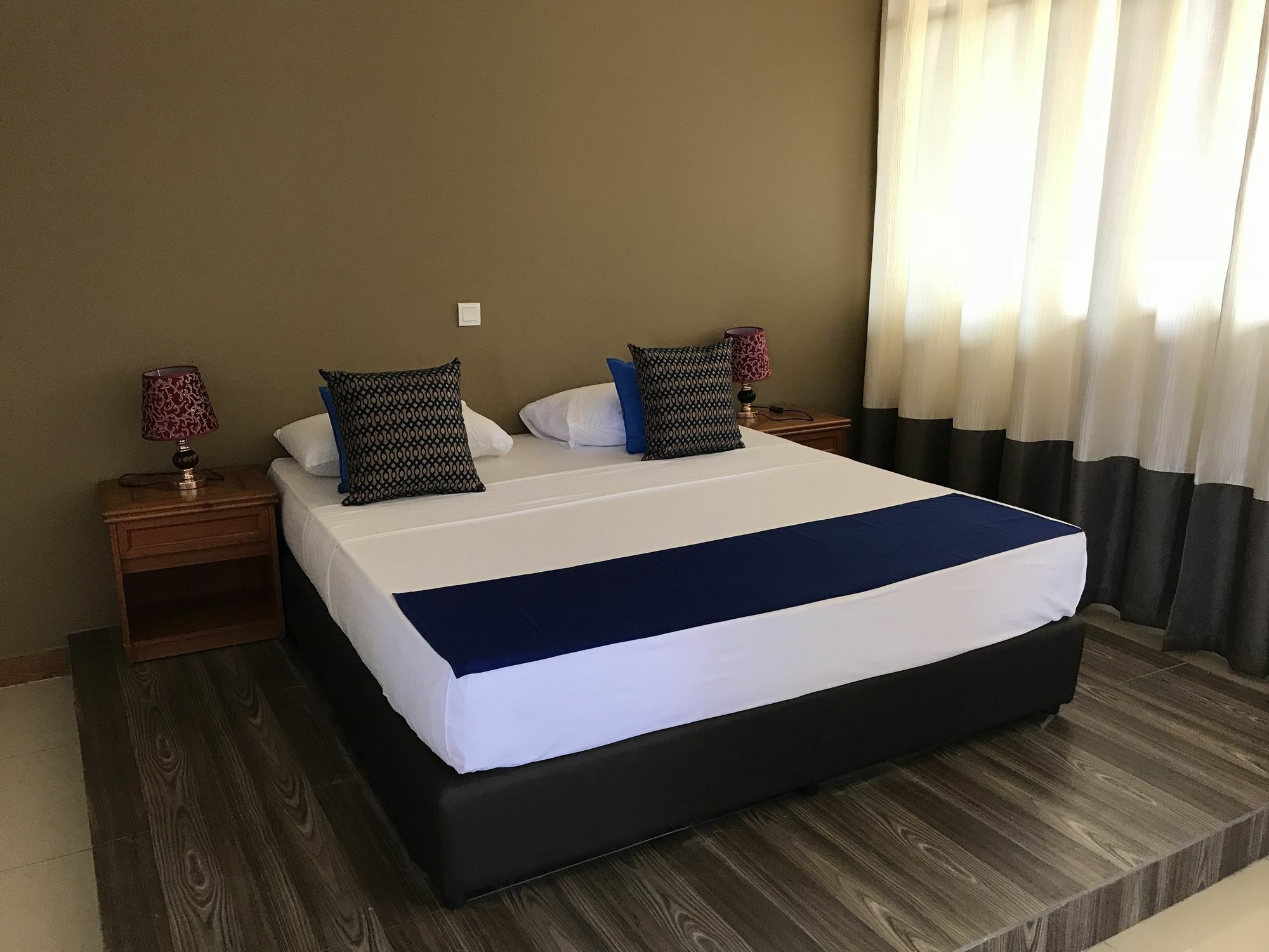 Waves By Tranquil Hotel Negombo Exterior foto