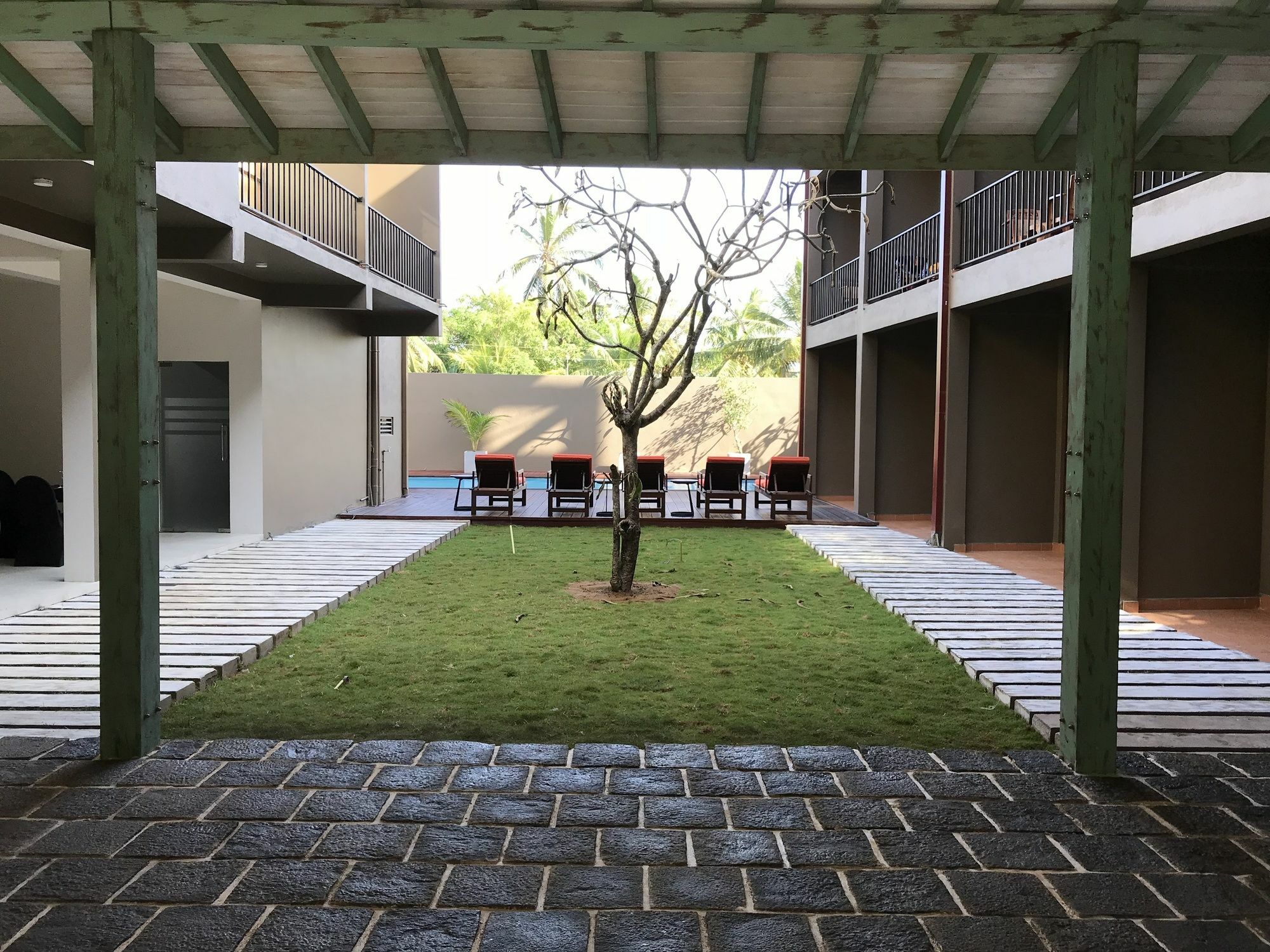 Waves By Tranquil Hotel Negombo Exterior foto