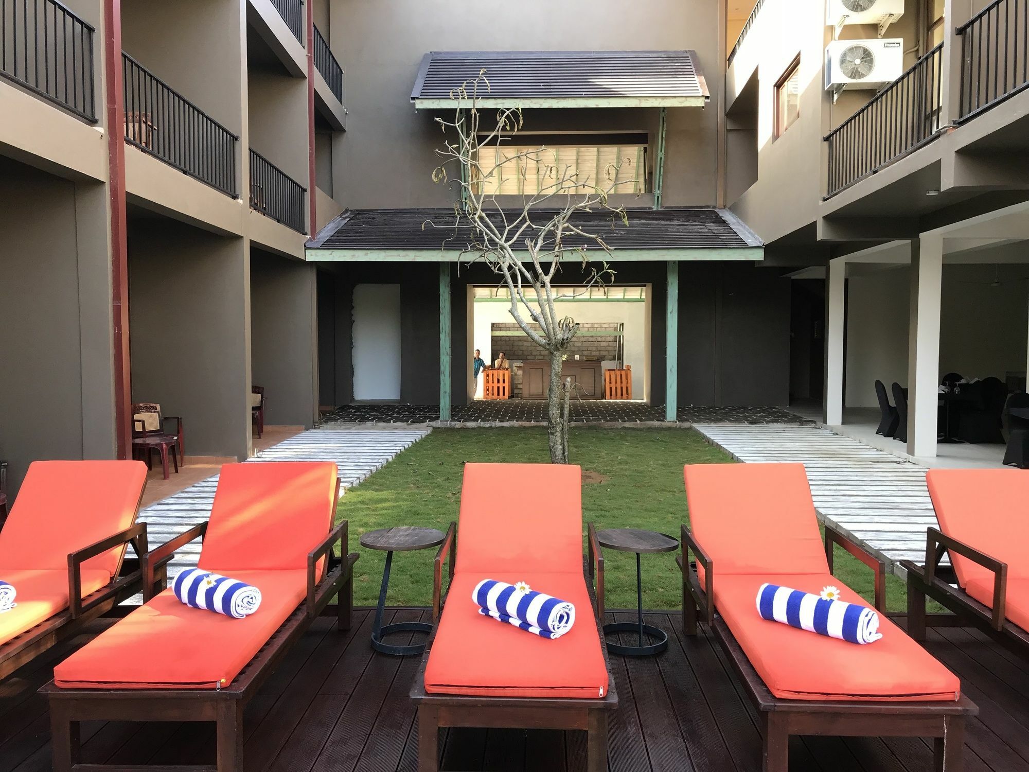 Waves By Tranquil Hotel Negombo Exterior foto
