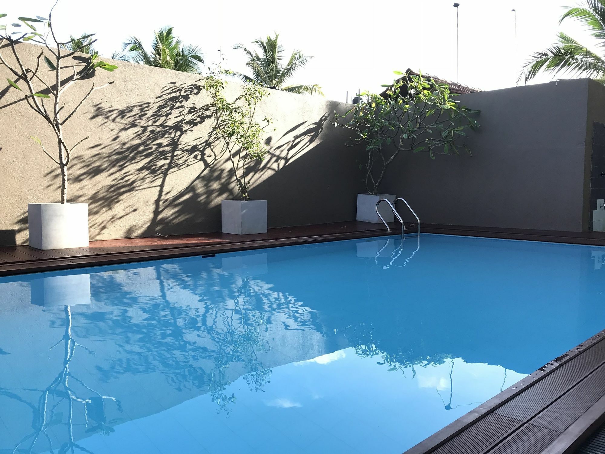 Waves By Tranquil Hotel Negombo Exterior foto