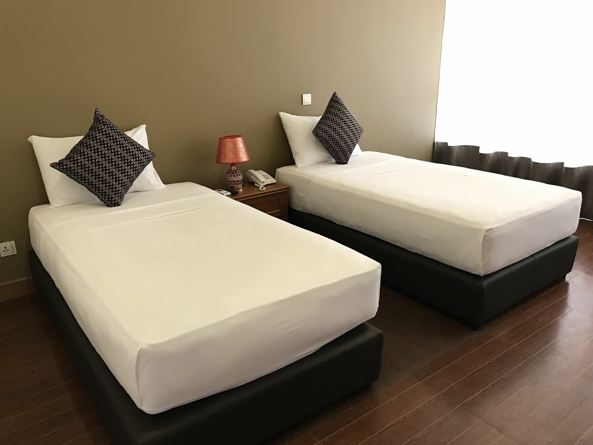 Waves By Tranquil Hotel Negombo Exterior foto